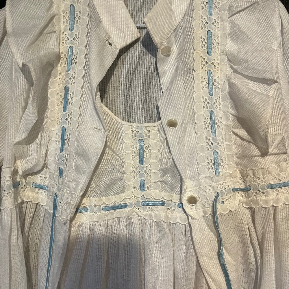 Vintage Maxi Nightgown and Robe small to medium.